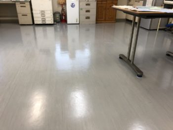 床の清掃作業事例